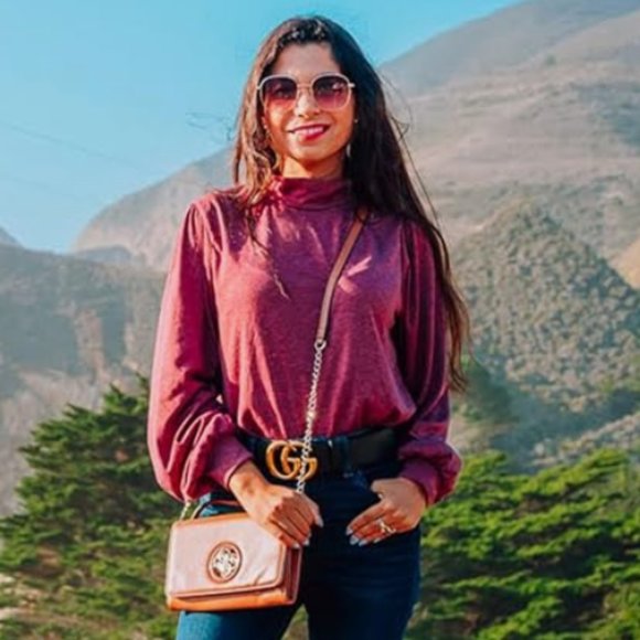 Button-Back Top w/ Long Sleeves - Picture 4 of 4